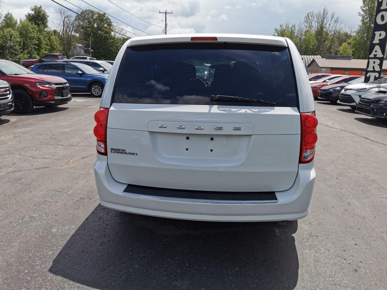 2016 Dodge Grand Caravan SE - Photo #6