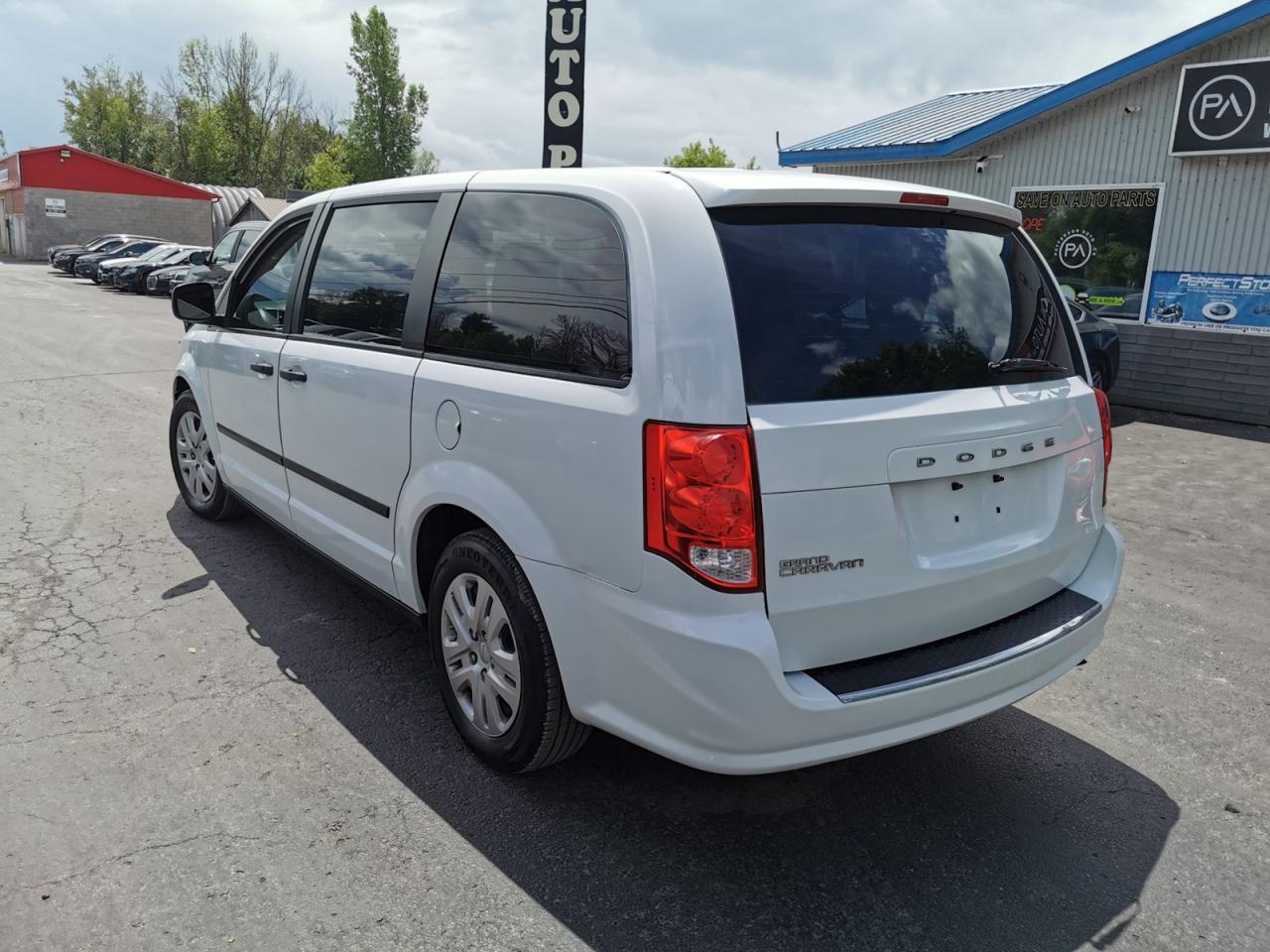 2016 Dodge Grand Caravan SE - Photo #7