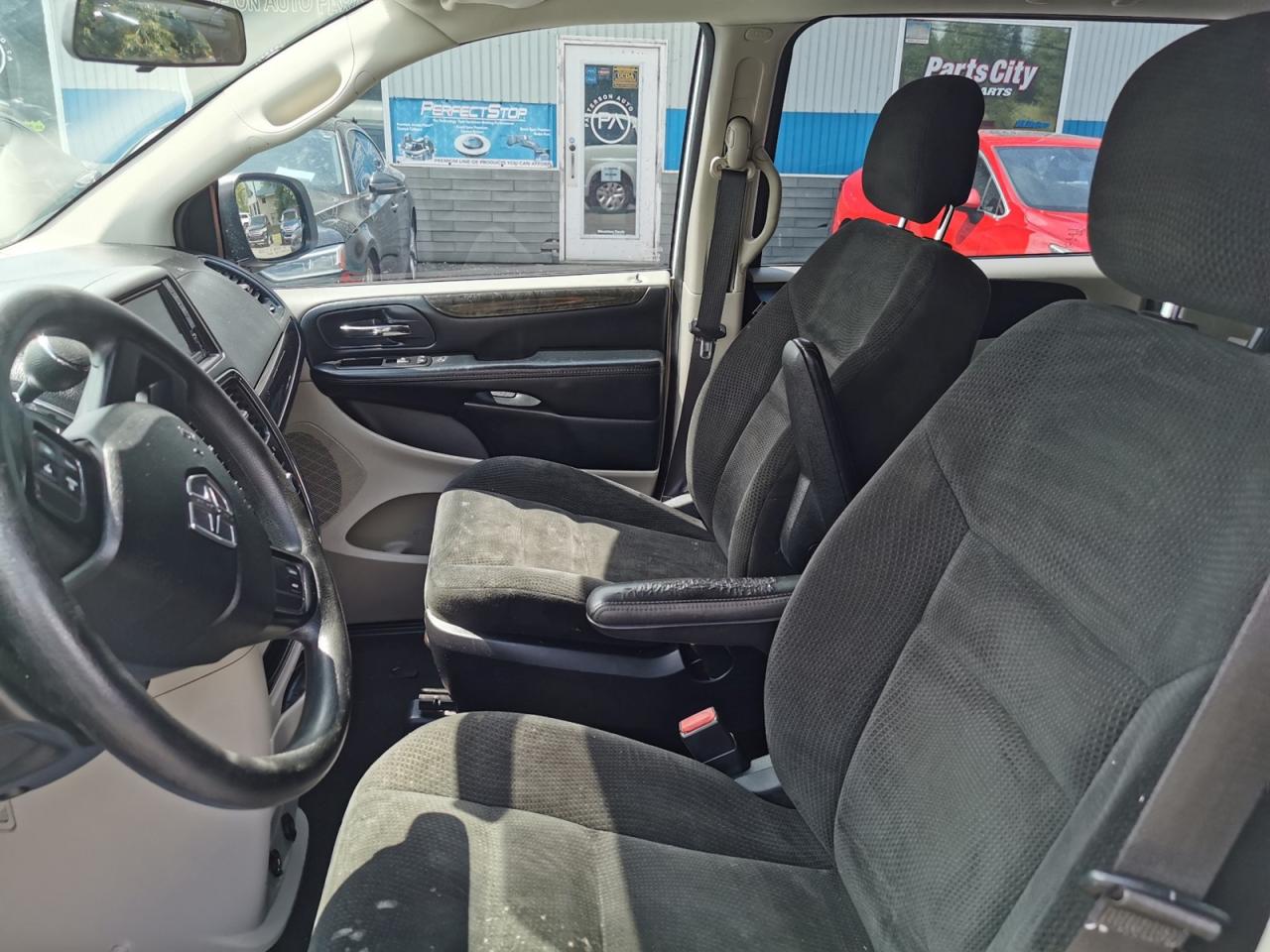 2016 Dodge Grand Caravan SE - Photo #12