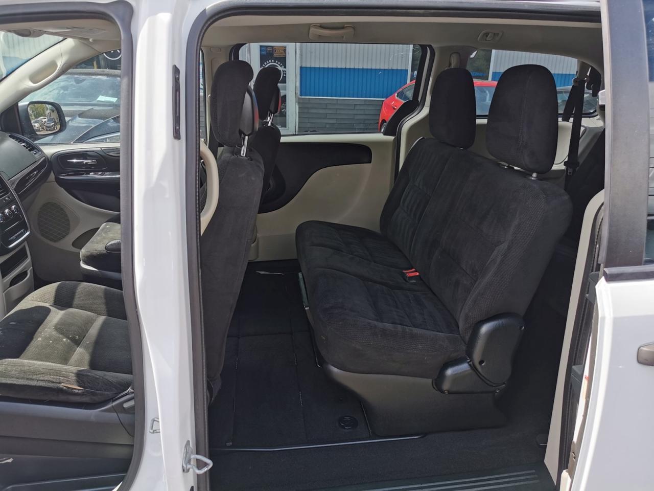 2016 Dodge Grand Caravan SE - Photo #17