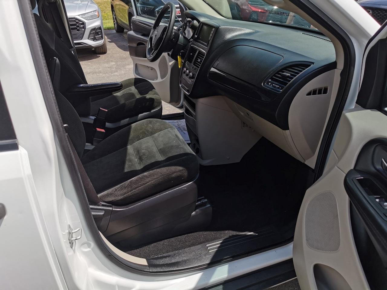 2016 Dodge Grand Caravan SE - Photo #20