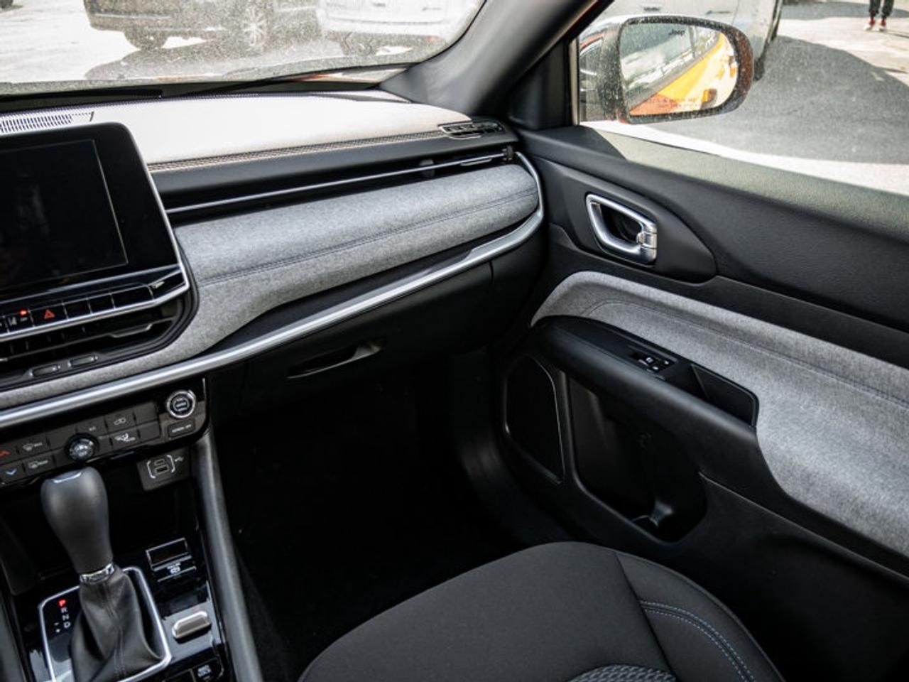 2026 Jeep Compass Sport Photo