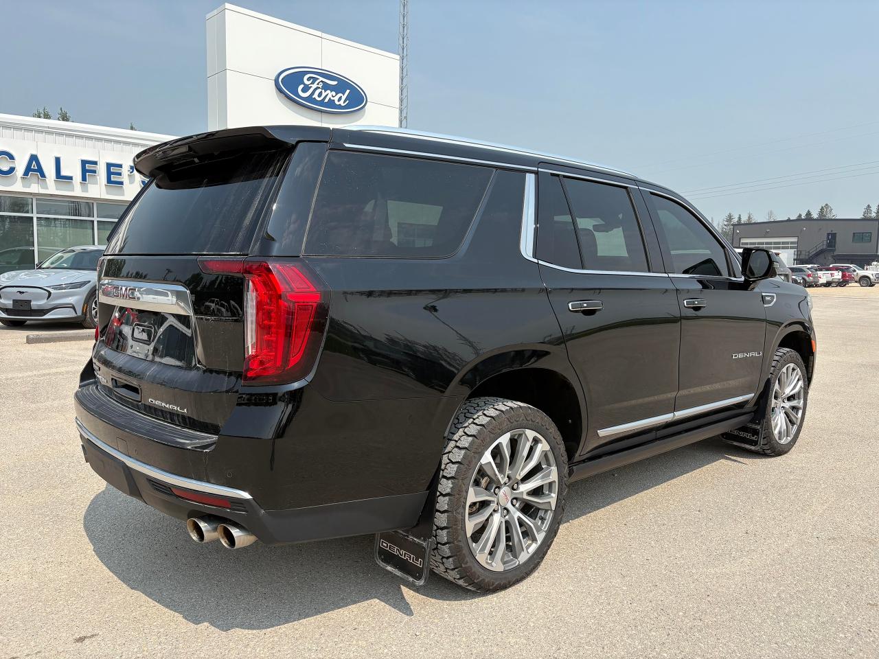 2021 GMC Yukon Denali Premium Photo4