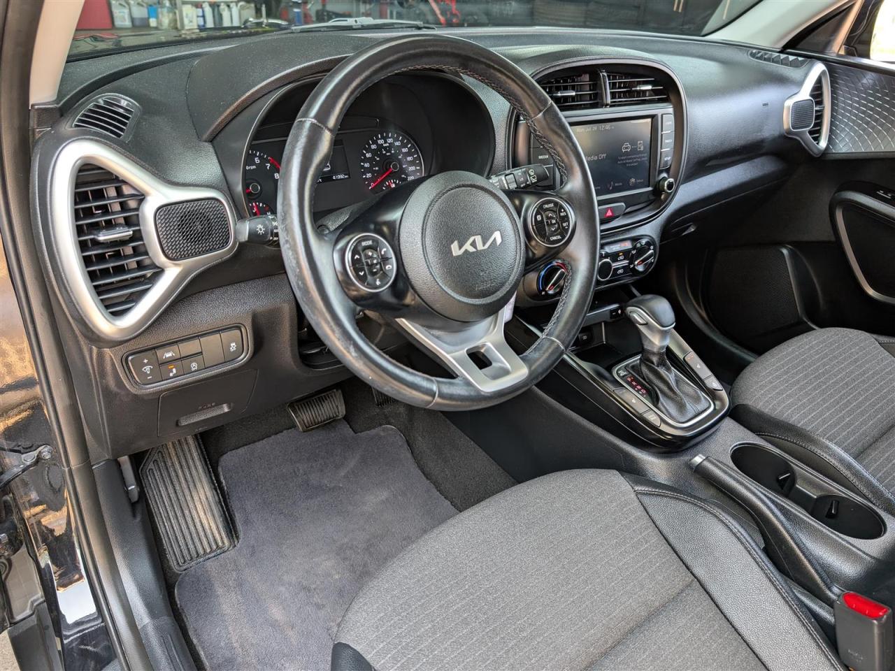 2022 Kia Soul EX - SUNROOF - HTD SEATS - REV CAM