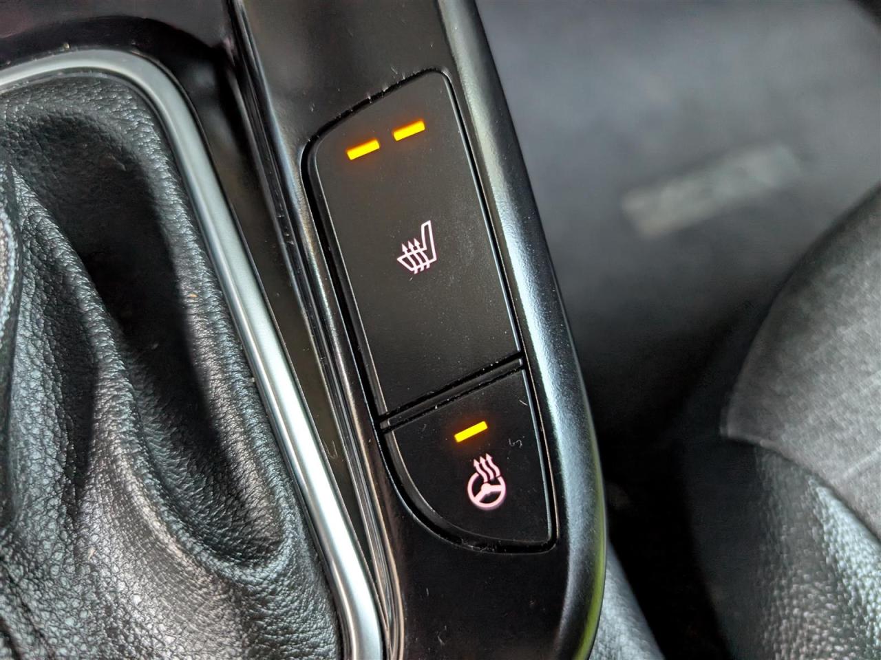 2022 Kia Soul EX - SUNROOF - HTD SEATS - REV CAM