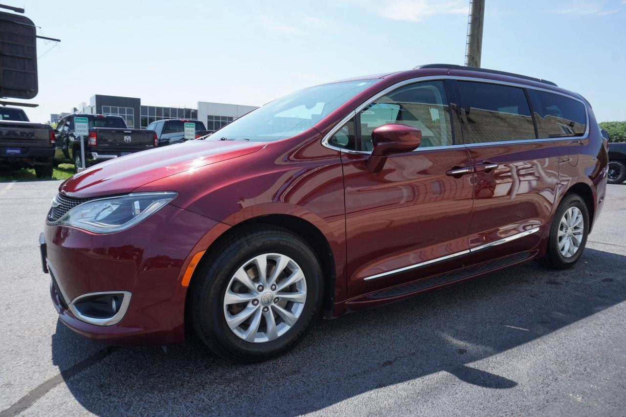 2017 Chrysler Pacifica V6 TOURING-L *7 SEATS* CERTIFIED NAV CAMERA BLUETOOTH LEATHER HEATED CRUISE ALLOYS Photo2
