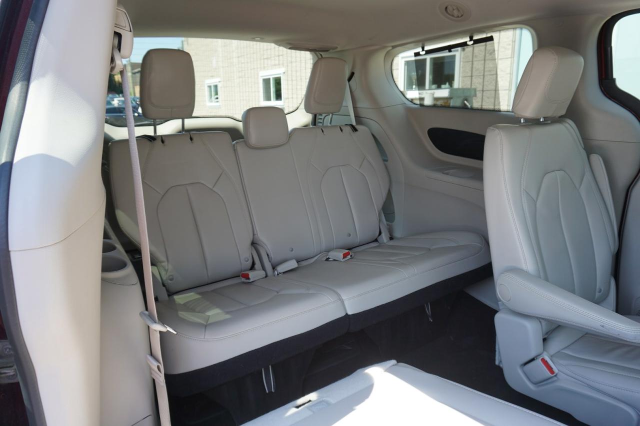 2017 Chrysler Pacifica V6 TOURING-L *7 SEATS* CERTIFIED NAV CAMERA BLUETOOTH LEATHER HEATED CRUISE ALLOYS - Photo #17