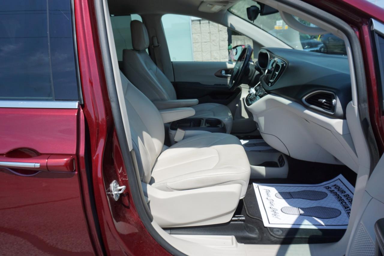 2017 Chrysler Pacifica V6 TOURING-L *7 SEATS* CERTIFIED NAV CAMERA BLUETOOTH LEATHER HEATED CRUISE ALLOYS - Photo #19