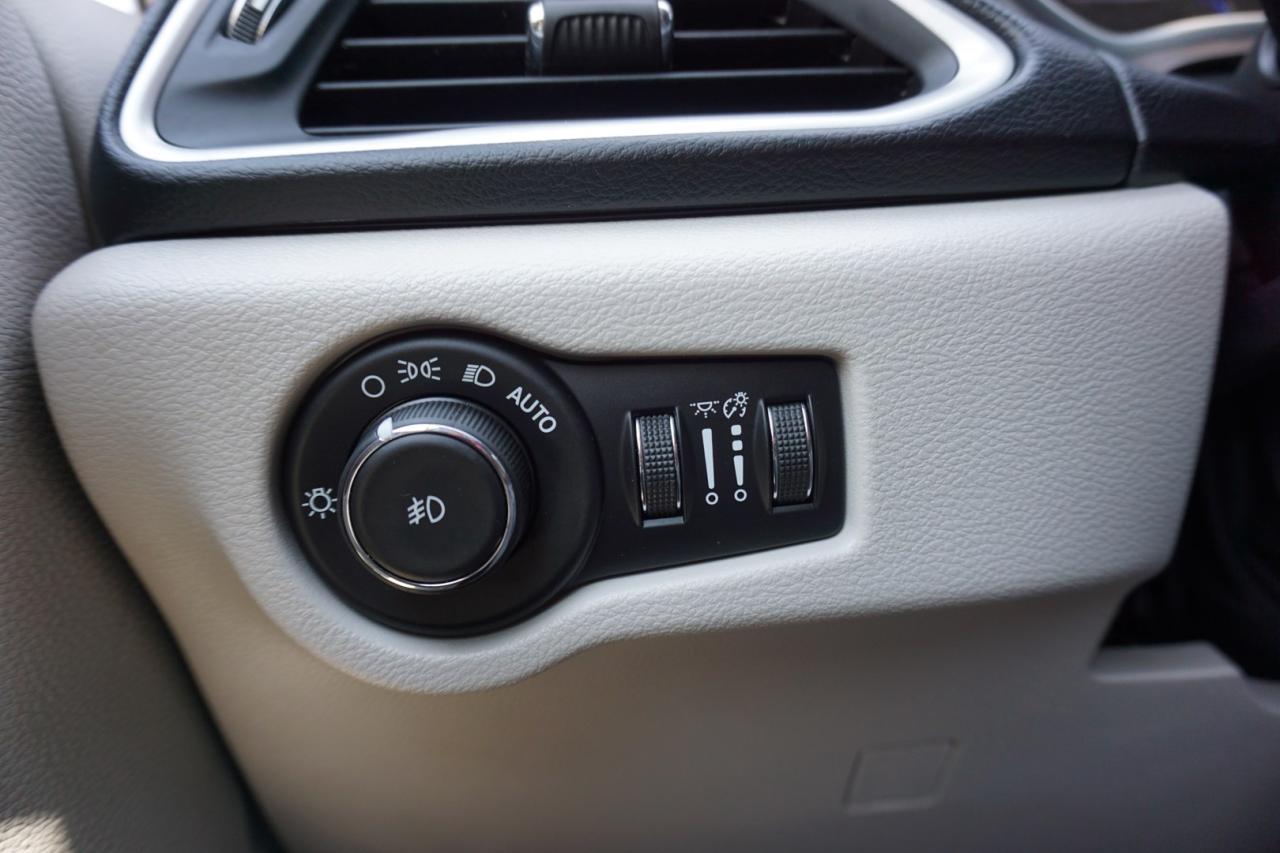 2017 Chrysler Pacifica V6 TOURING-L *7 SEATS* CERTIFIED NAV CAMERA BLUETOOTH LEATHER HEATED CRUISE ALLOYS - Photo #27