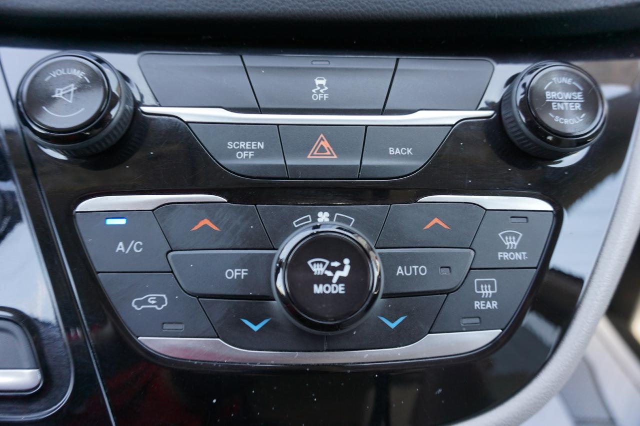 2017 Chrysler Pacifica V6 TOURING-L *7 SEATS* CERTIFIED NAV CAMERA BLUETOOTH LEATHER HEATED CRUISE ALLOYS - Photo #35