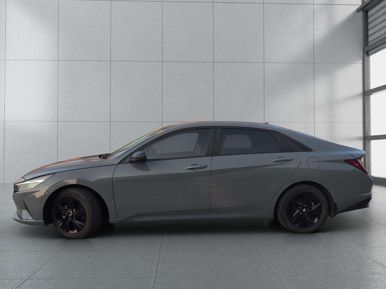 2022 Hyundai Elantra Preferred - Photo #3