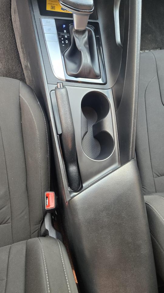 2022 Hyundai Elantra Preferred - Photo #12