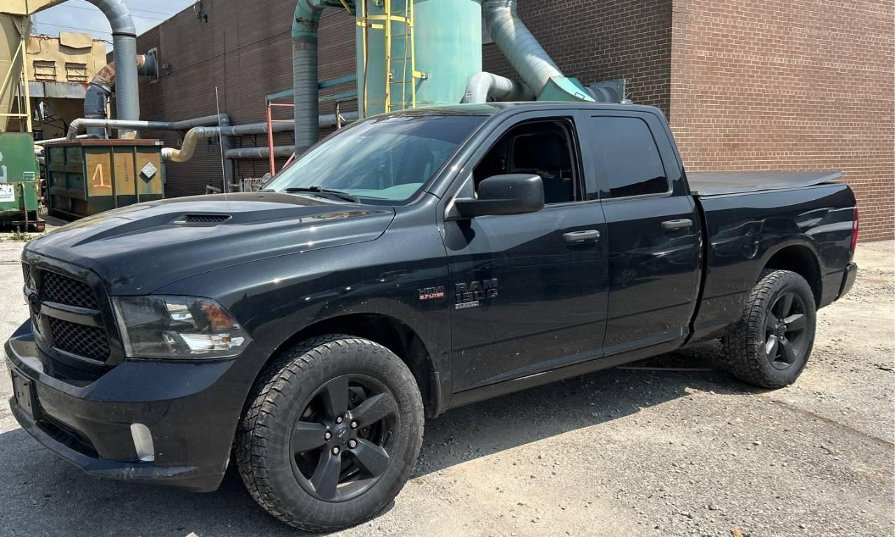 2019 RAM 1500 Classic EXPRESS - Photo #2