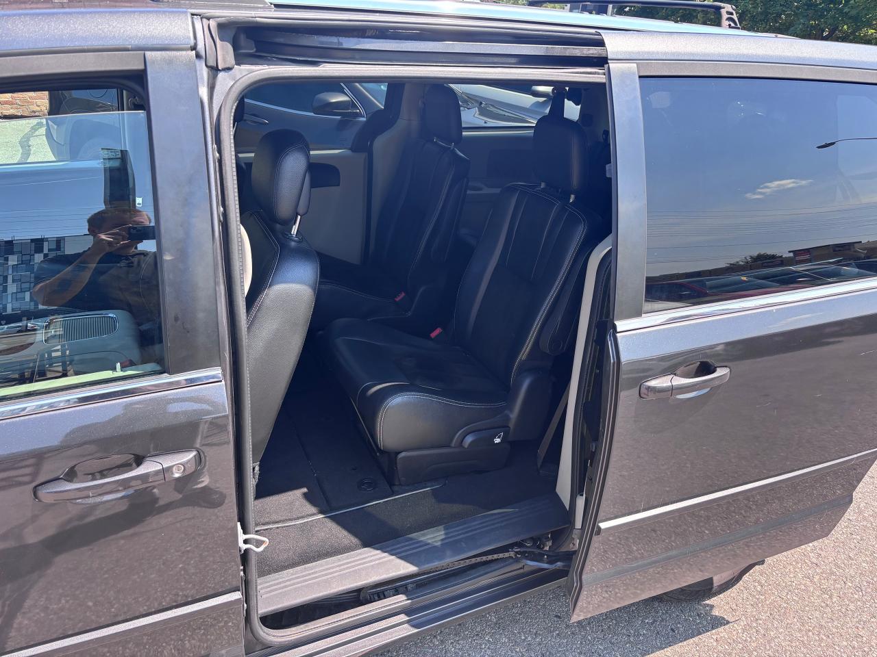 2016 Dodge Grand Caravan SXT LOADED EXTRA CLEAN! - Photo #12