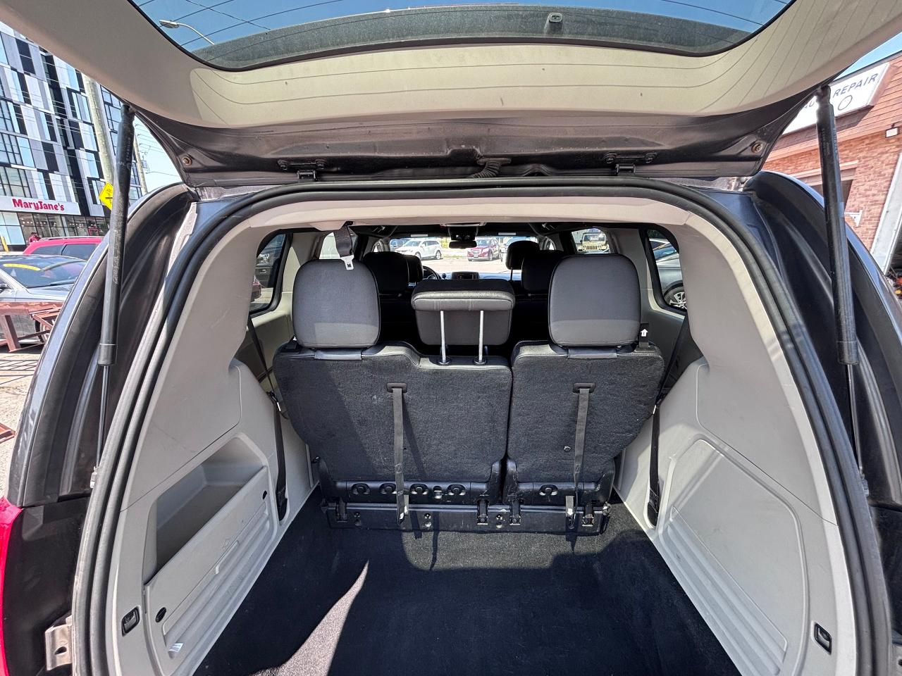 2016 Dodge Grand Caravan SXT LOADED EXTRA CLEAN! - Photo #10