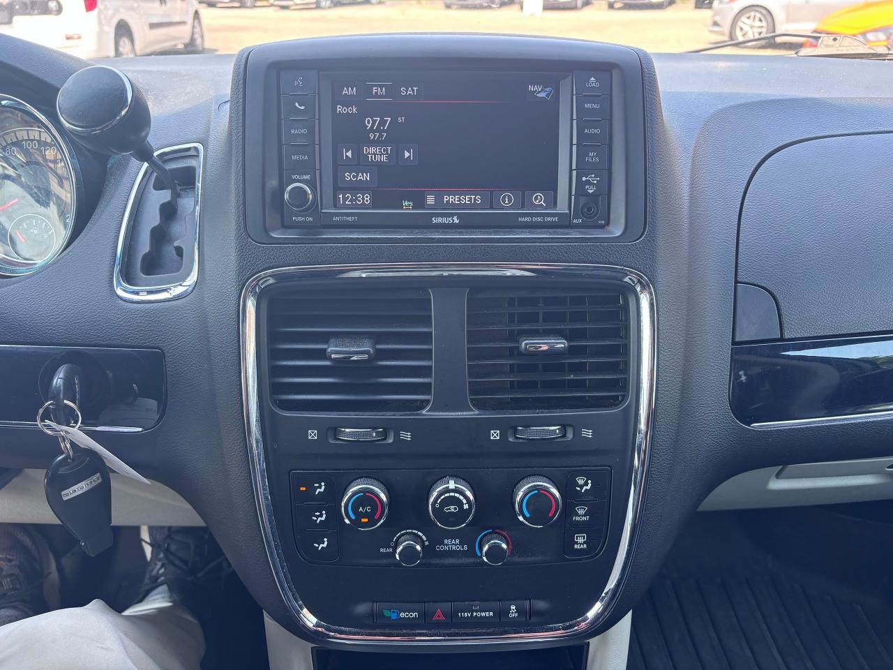 2016 Dodge Grand Caravan SXT LOADED EXTRA CLEAN! - Photo #23