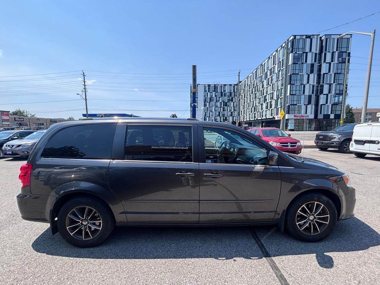 2016 Dodge Grand Caravan SXT LOADED EXTRA CLEAN! - Photo #6