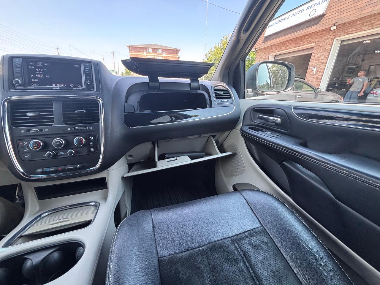 2016 Dodge Grand Caravan SXT LOADED EXTRA CLEAN! - Photo #28