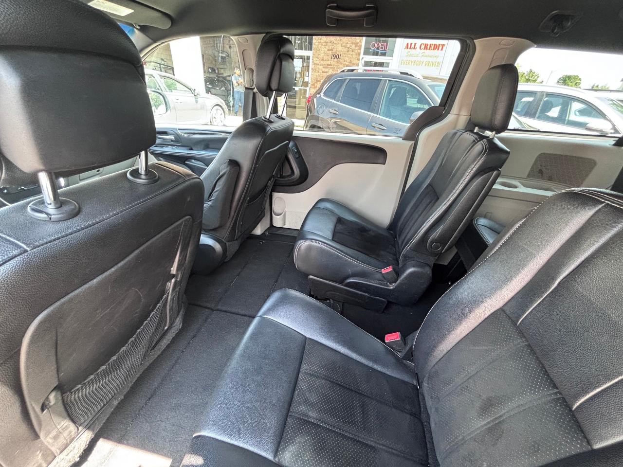 2016 Dodge Grand Caravan SXT LOADED EXTRA CLEAN! - Photo #14