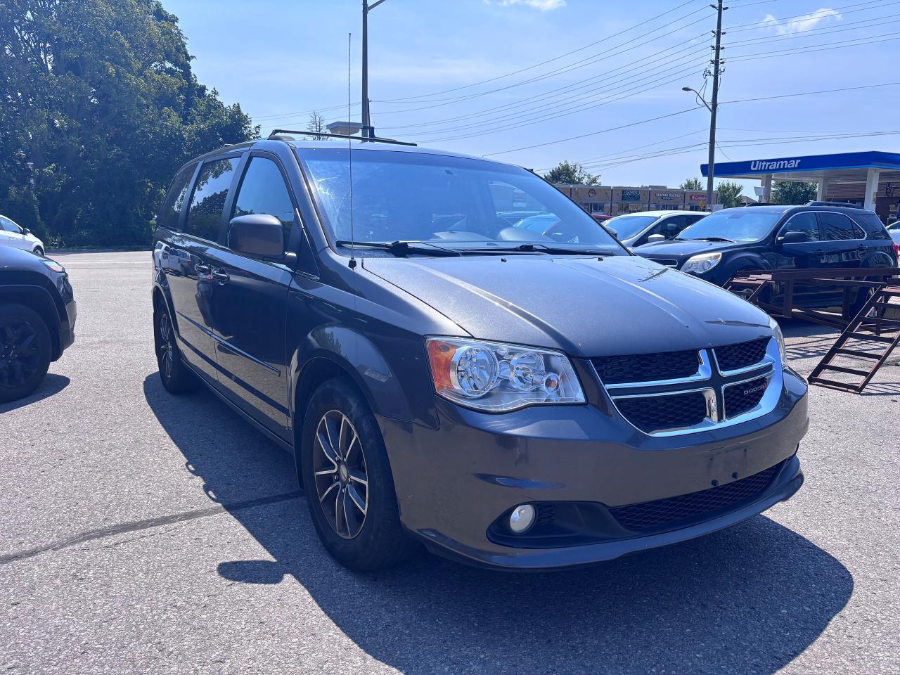 2016 Dodge Grand Caravan SXT LOADED EXTRA CLEAN! - Photo #5