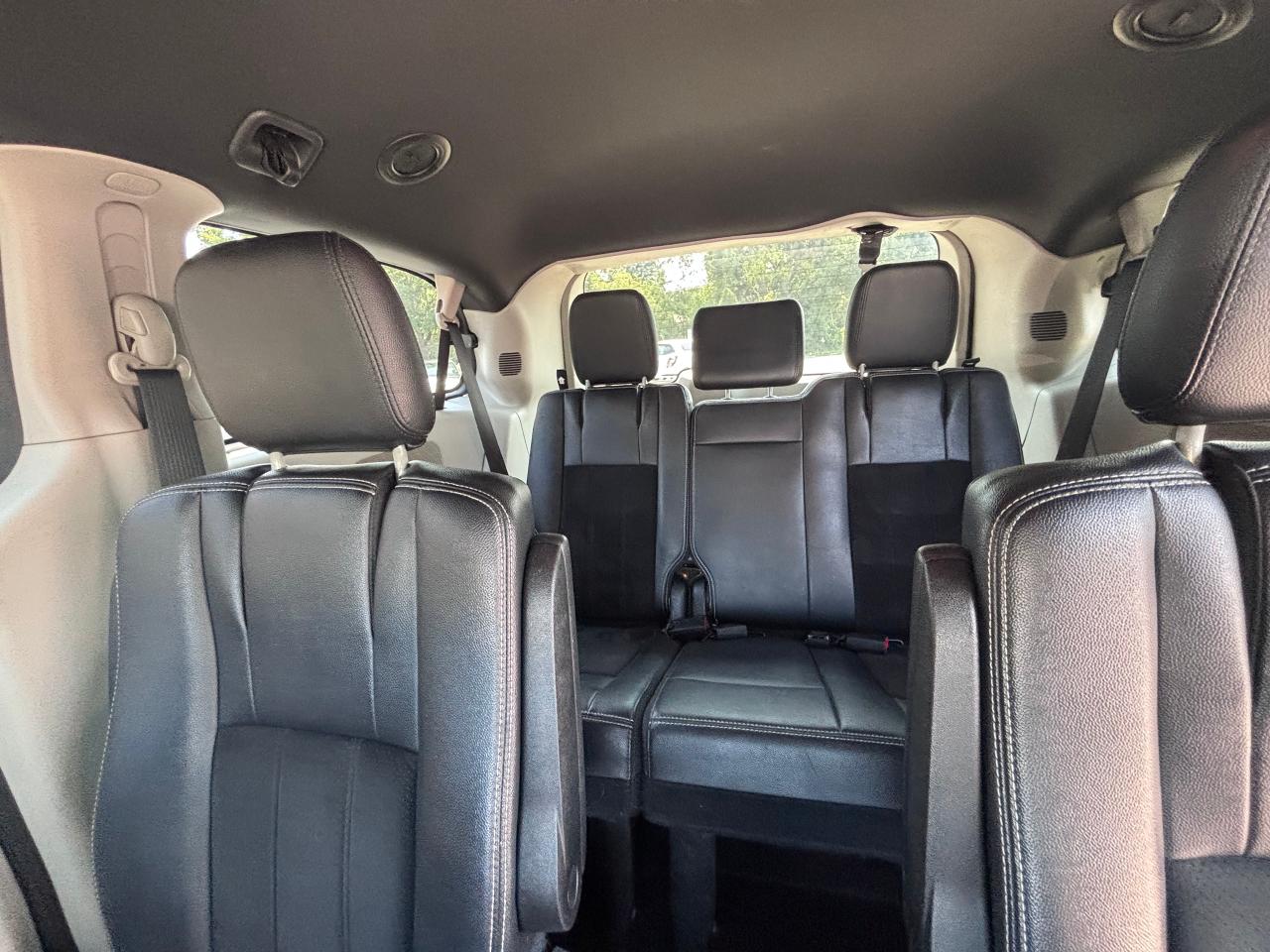 2016 Dodge Grand Caravan SXT LOADED EXTRA CLEAN! - Photo #13