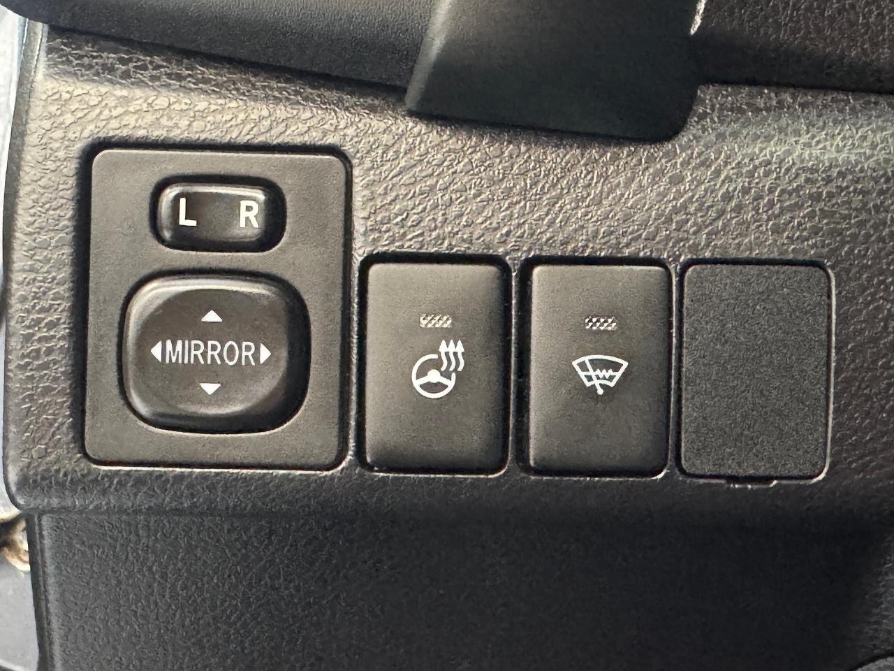 2017 Toyota Corolla SE+Adaptive Cruise+New Tires+Heated Steering - Photo #4