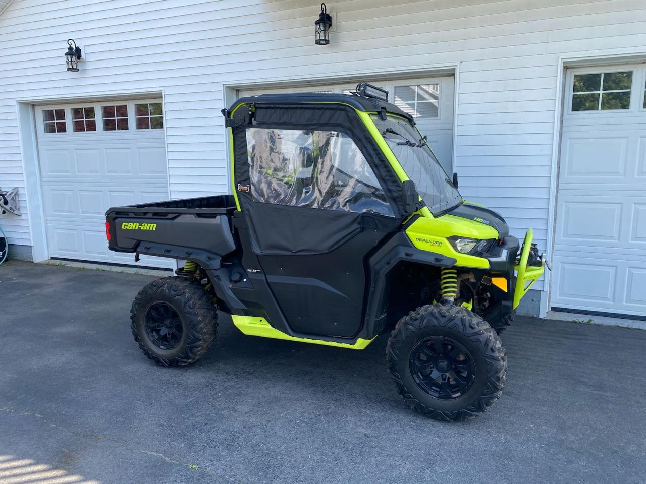 2021 Can-Am Defender HD10 XMR  - Photo #10