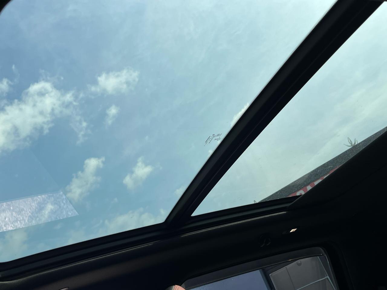 2019 RAM 1500 Rebel | PANO ROOF | NAVI | LEATHER SEATS - Photo #18