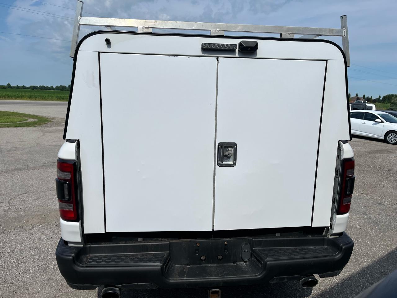 2019 RAM 1500 Rebel | PANO ROOF | NAVI | LEATHER SEATS - Photo #4