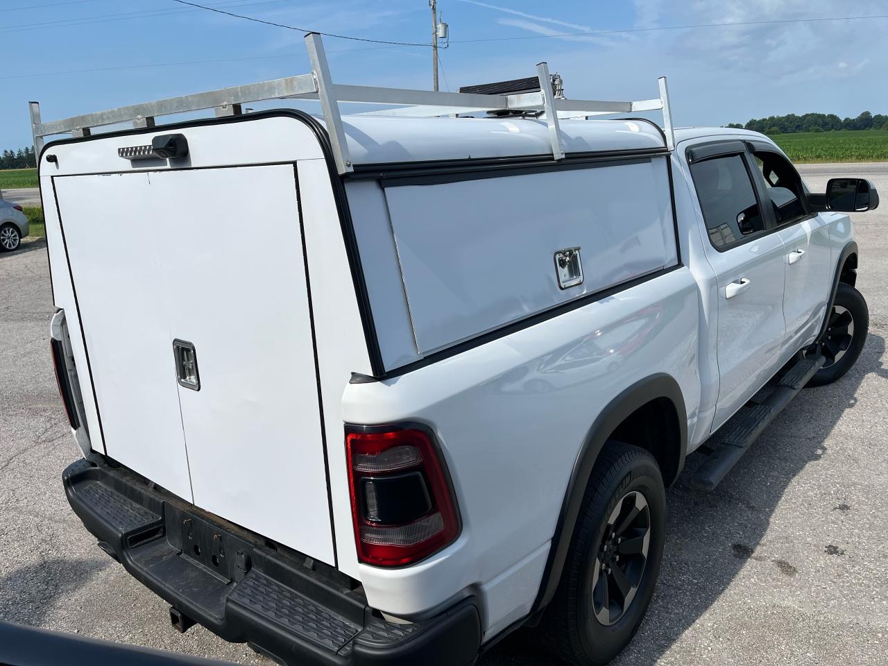 2019 RAM 1500 Rebel | PANO ROOF | NAVI | LEATHER SEATS - Photo #5