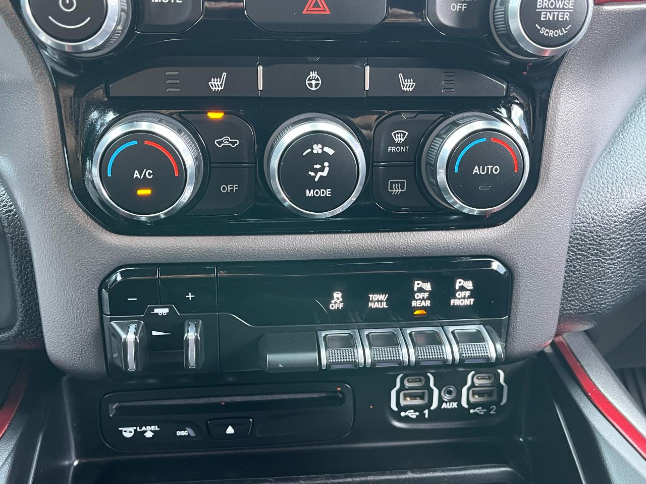 2019 RAM 1500 Rebel | PANO ROOF | NAVI | LEATHER SEATS - Photo #16