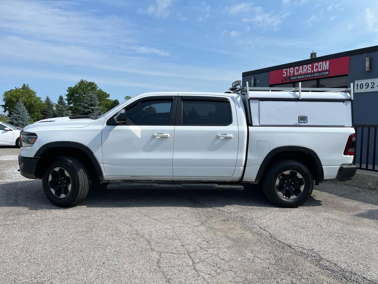 2019 RAM 1500 Rebel | PANO ROOF | NAVI | LEATHER SEATS - Photo #3