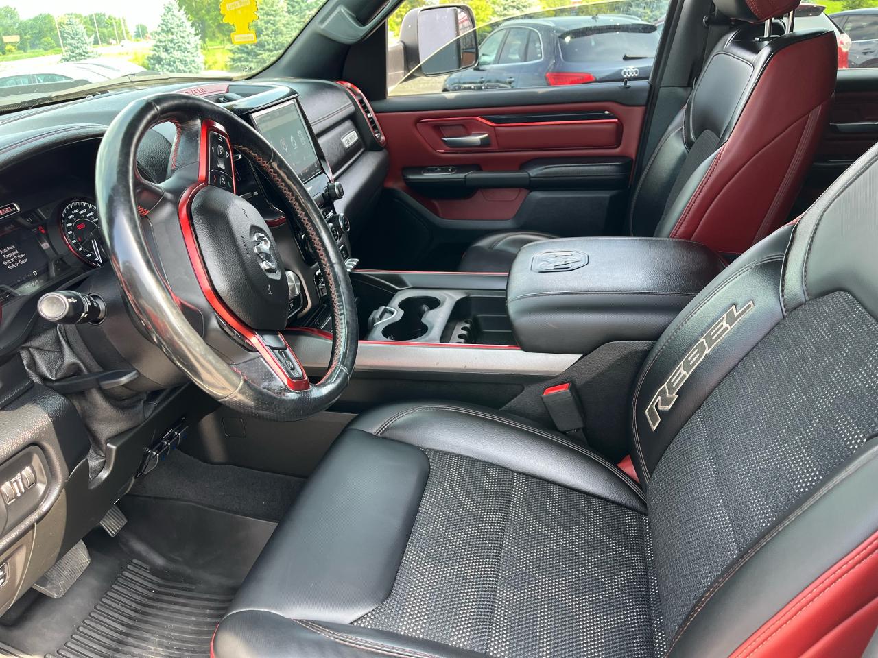 2019 RAM 1500 Rebel | PANO ROOF | NAVI | LEATHER SEATS - Photo #9