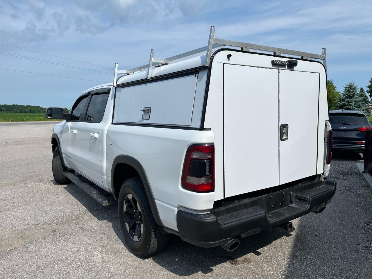2019 RAM 1500 Rebel | PANO ROOF | NAVI | LEATHER SEATS - Photo #2