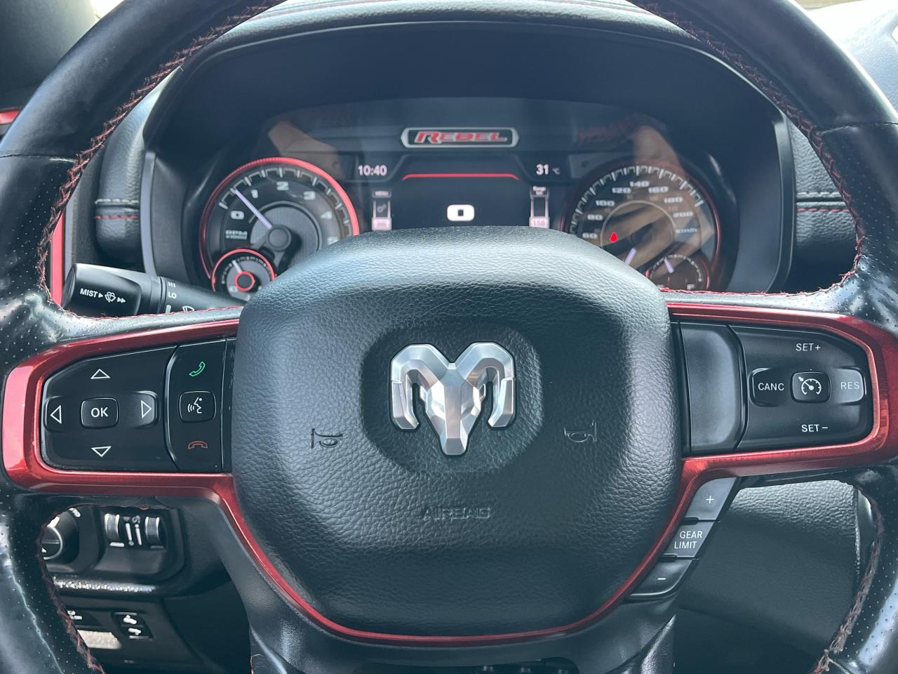 2019 RAM 1500 Rebel | PANO ROOF | NAVI | LEATHER SEATS - Photo #17