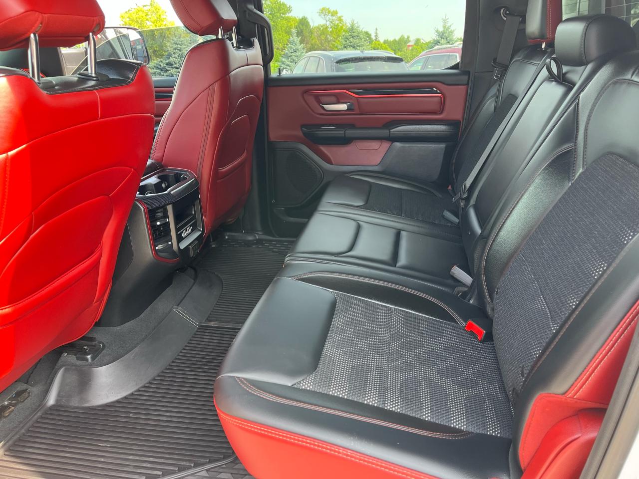 2019 RAM 1500 Rebel | PANO ROOF | NAVI | LEATHER SEATS - Photo #10