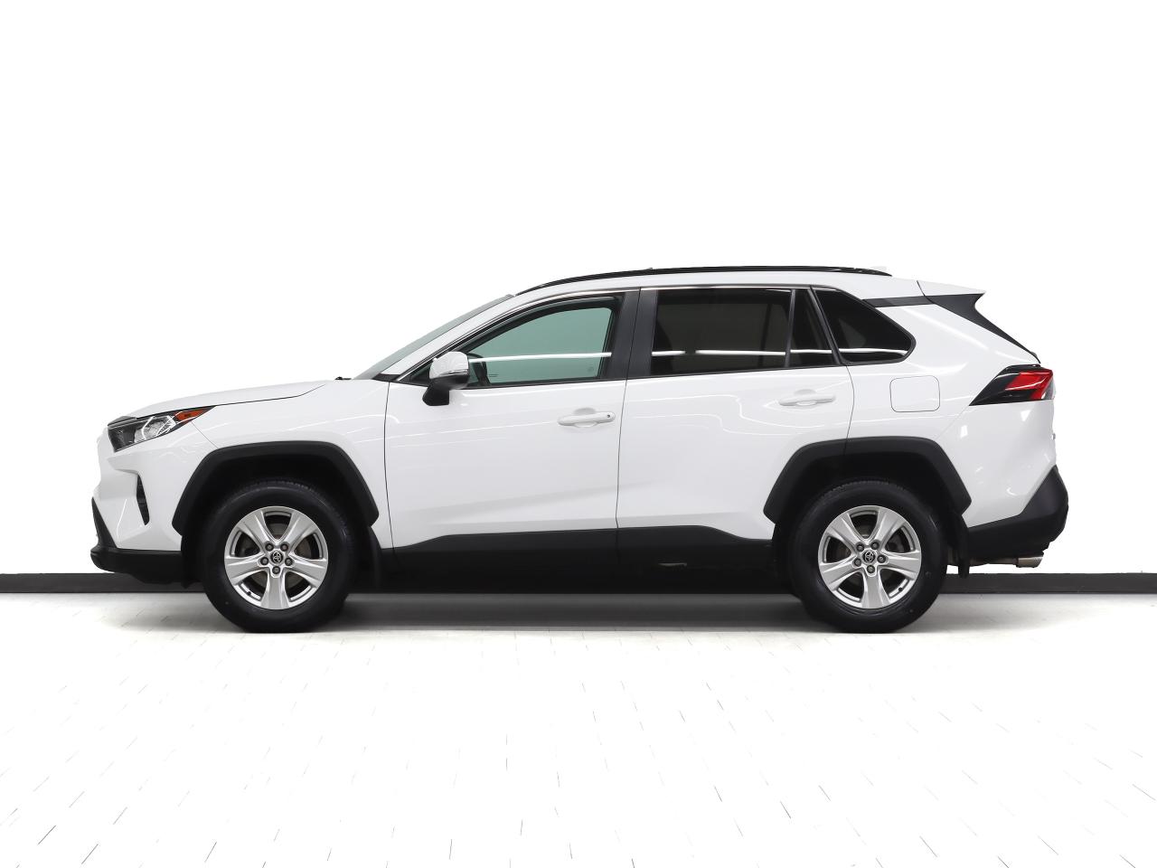 2021 Toyota RAV4 XLE | AWD | Sunroof | Heated Seats | BSM | CarPlay
