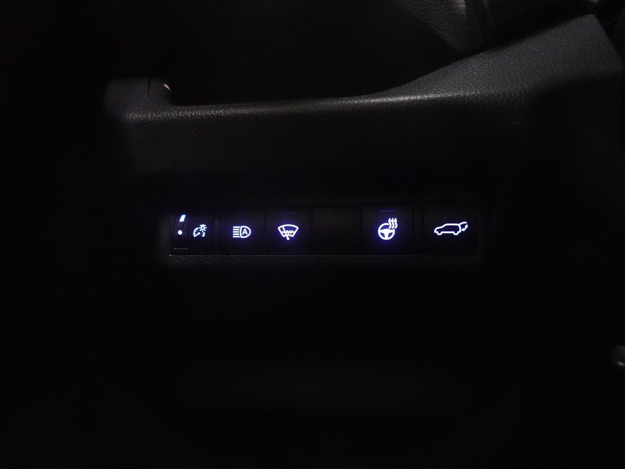 2021 Toyota RAV4 XLE | AWD | Sunroof | Heated Seats | BSM | CarPlay Photo