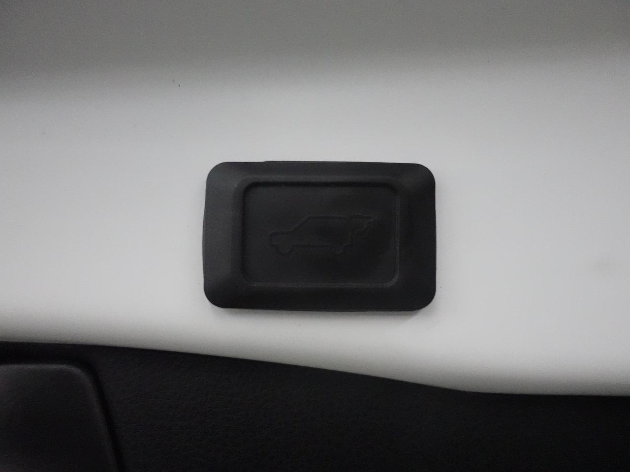 2021 Toyota RAV4 XLE | AWD | Sunroof | Heated Seats | BSM | CarPlay Photo