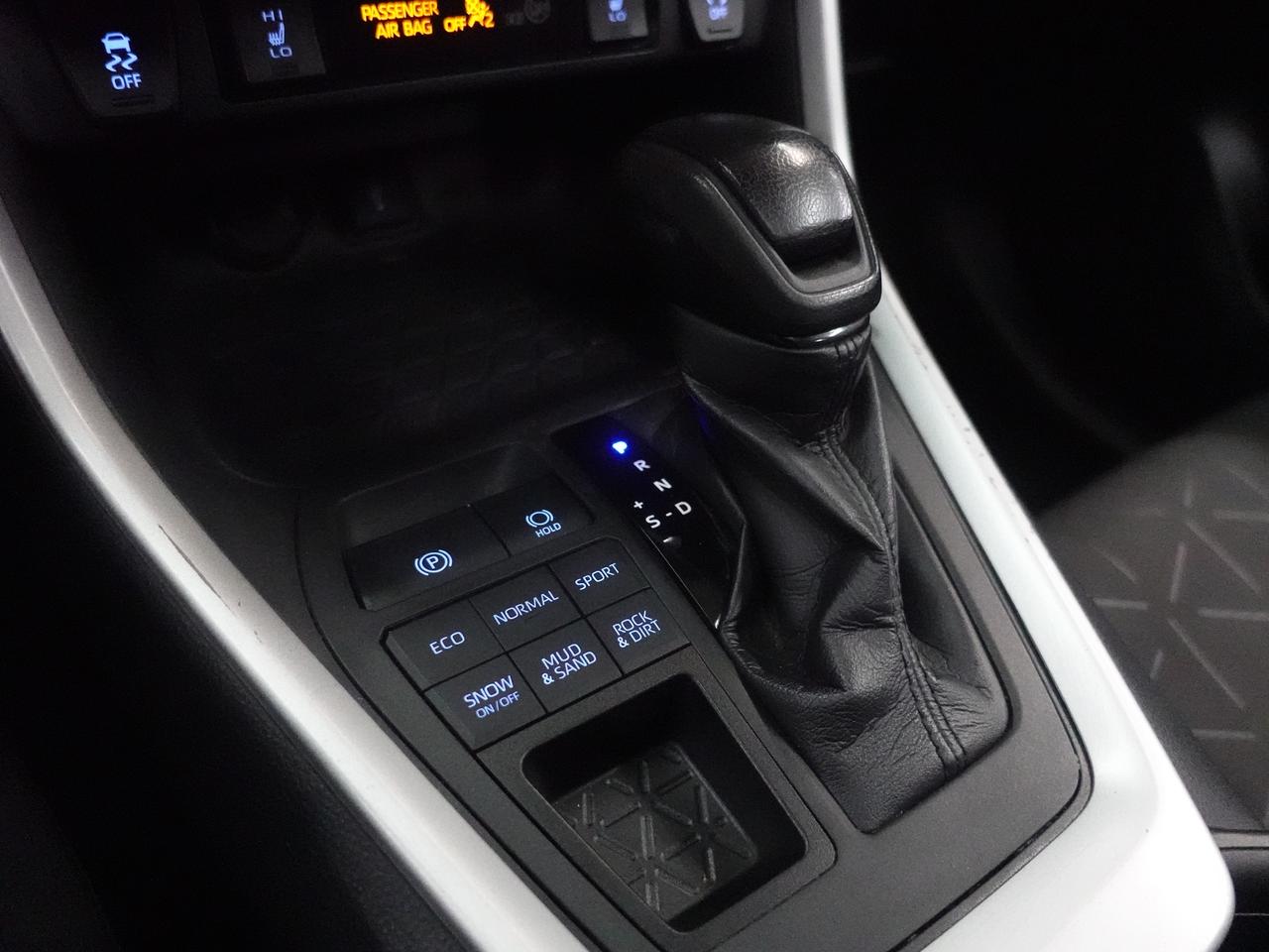 2021 Toyota RAV4 XLE | AWD | Sunroof | Heated Seats | BSM | CarPlay Photo