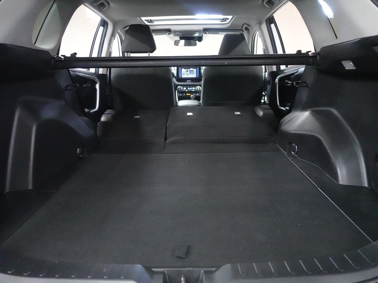 2021 Toyota RAV4 XLE | AWD | Sunroof | Heated Seats | BSM | CarPlay Photo