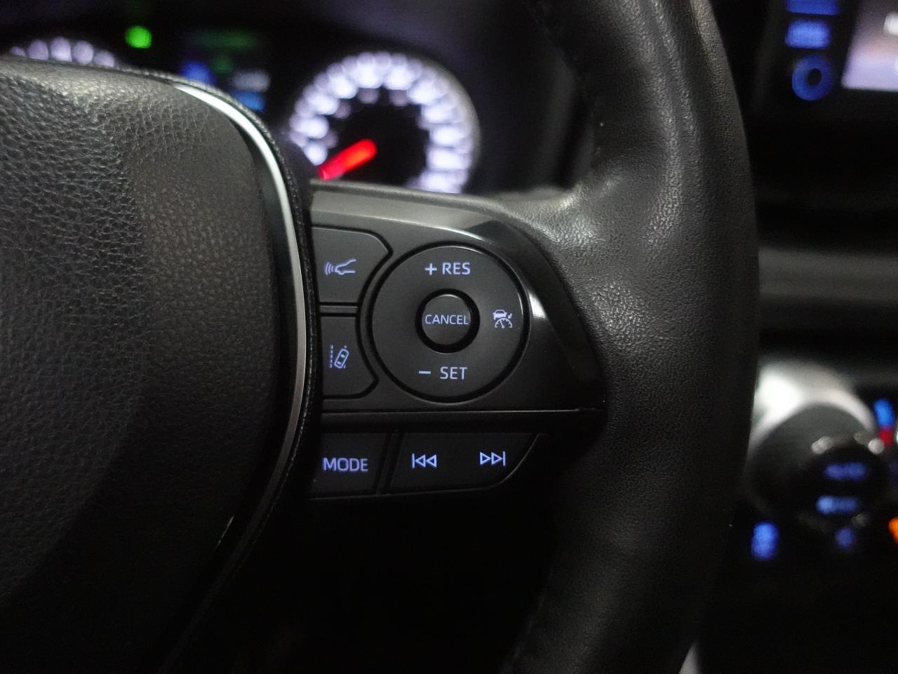 2021 Toyota RAV4 XLE | AWD | Sunroof | Heated Seats | BSM | CarPlay Photo