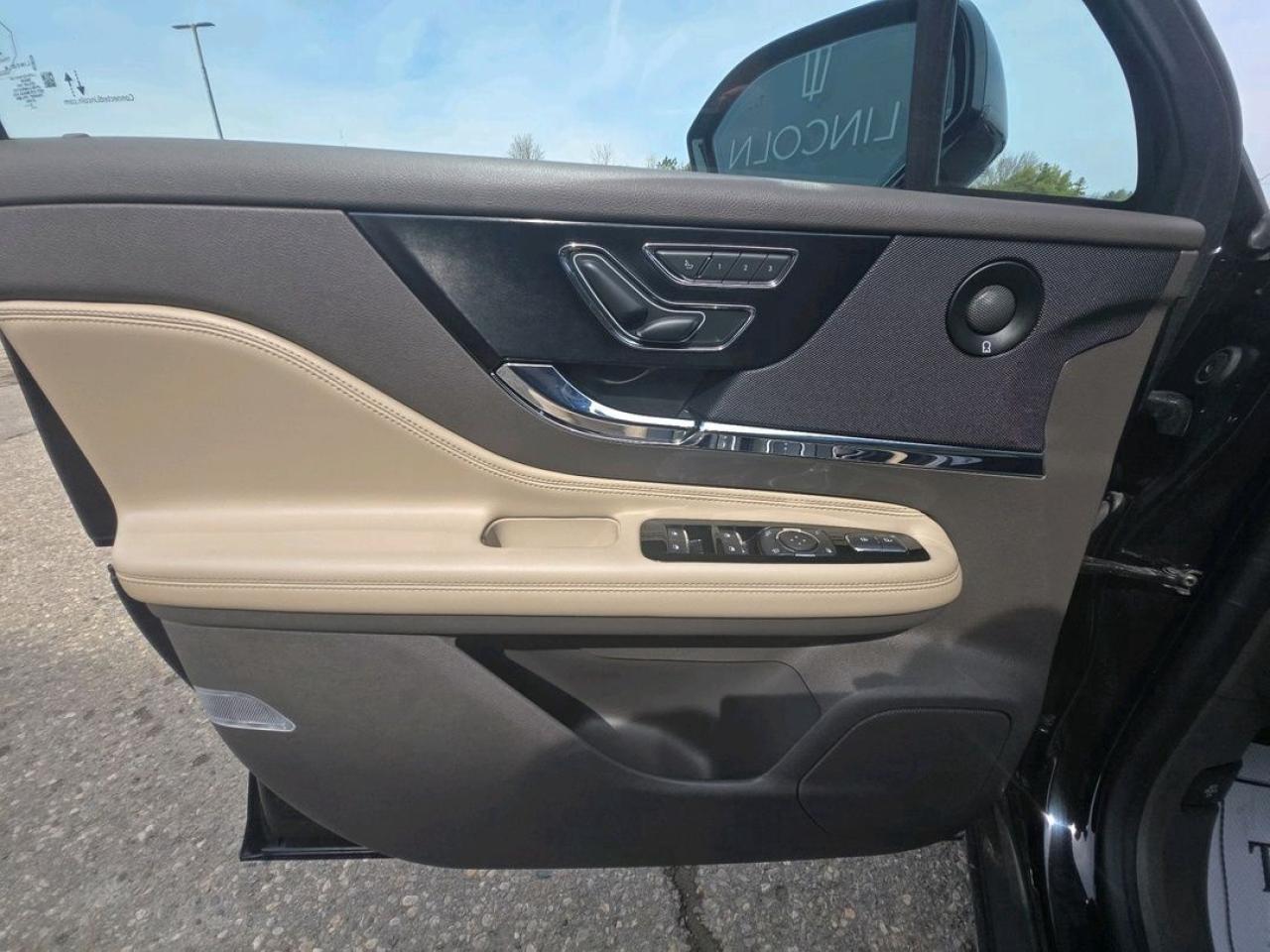 2021 Lincoln Corsair RESERVE, AWD, 2L, HEATED STEERING WHEEL, NAV! Photo