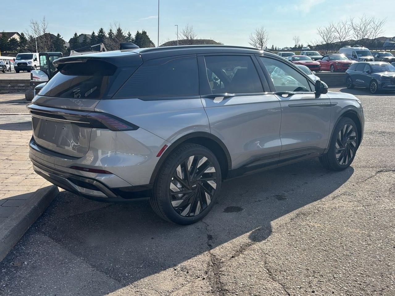 2025 Lincoln Nautilus RESERVE, AWD, RAINS SENSING WIPERS Photo4