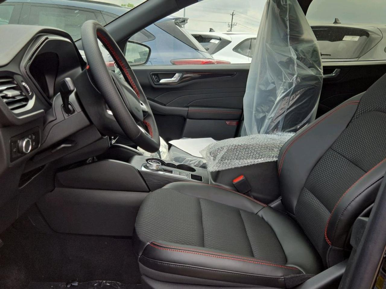 2025 Ford Escape ST-Line Photo4
