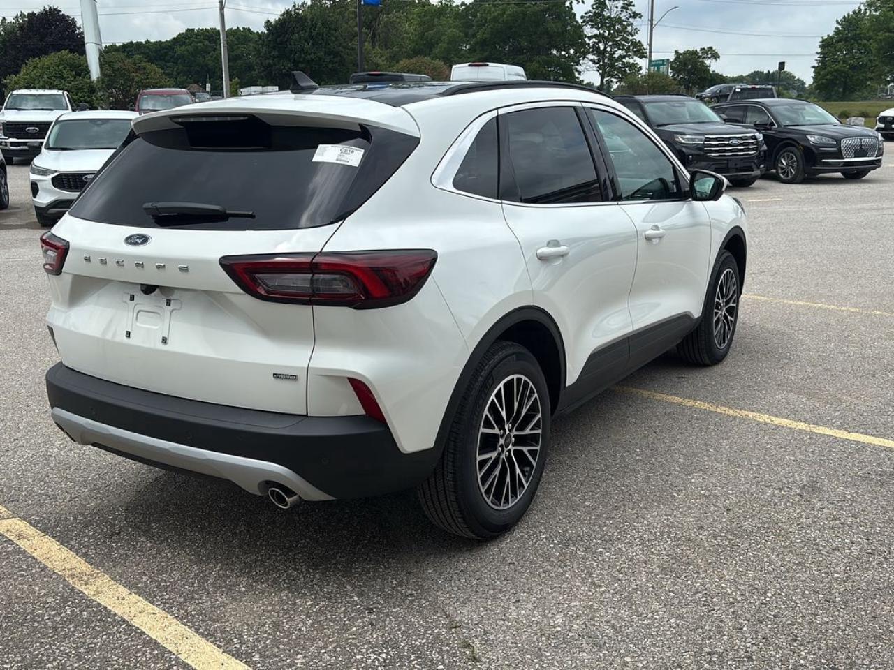 2025 Ford Escape PHEV Photo4