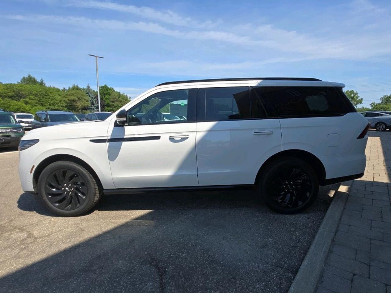 2025 Lincoln Navigator JET APPEARANCE PACKAGE, POWER RUNNING BOARDS Photo