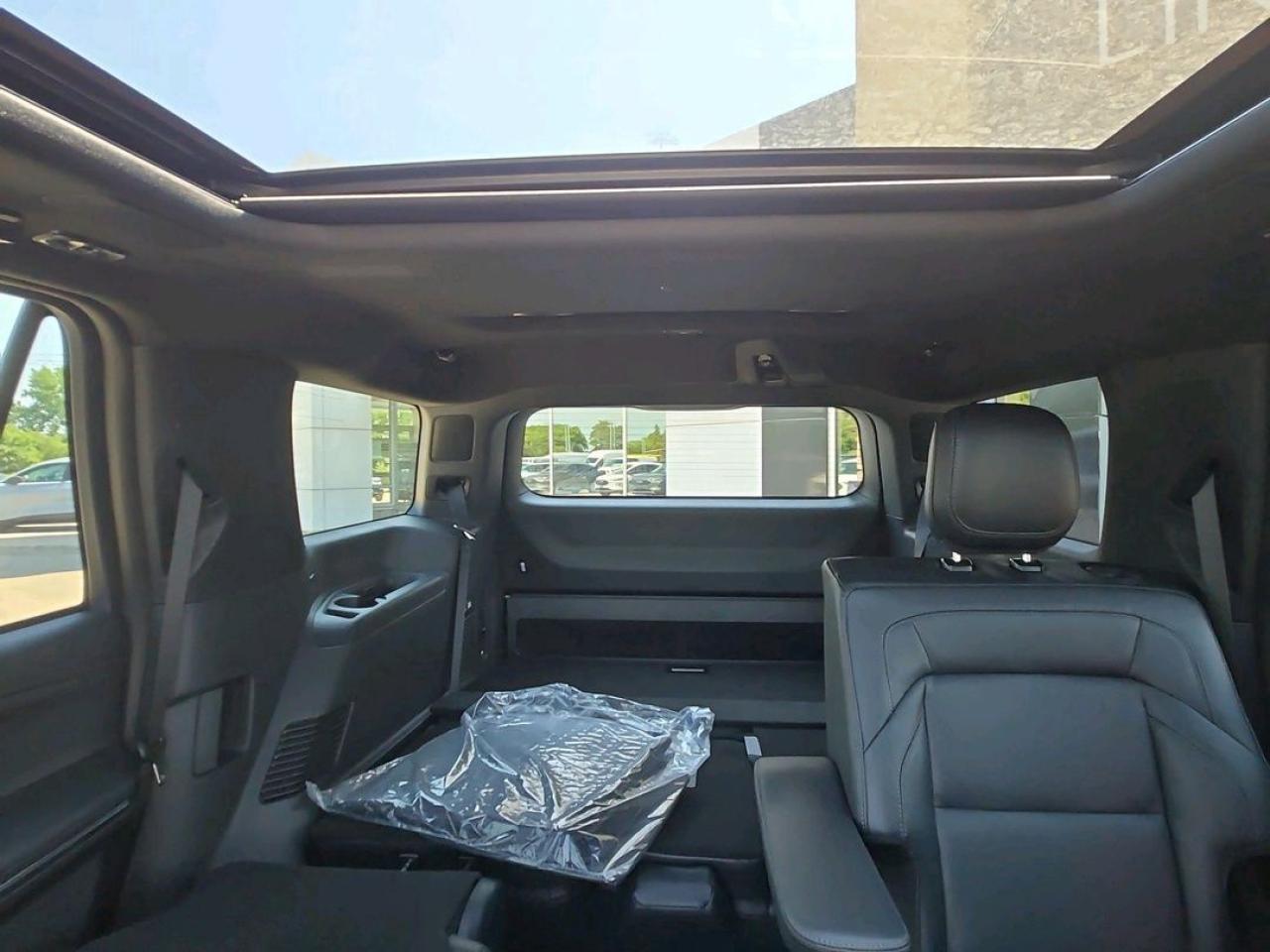 2025 Lincoln Navigator JET APPEARANCE PACKAGE, POWER RUNNING BOARDS Photo