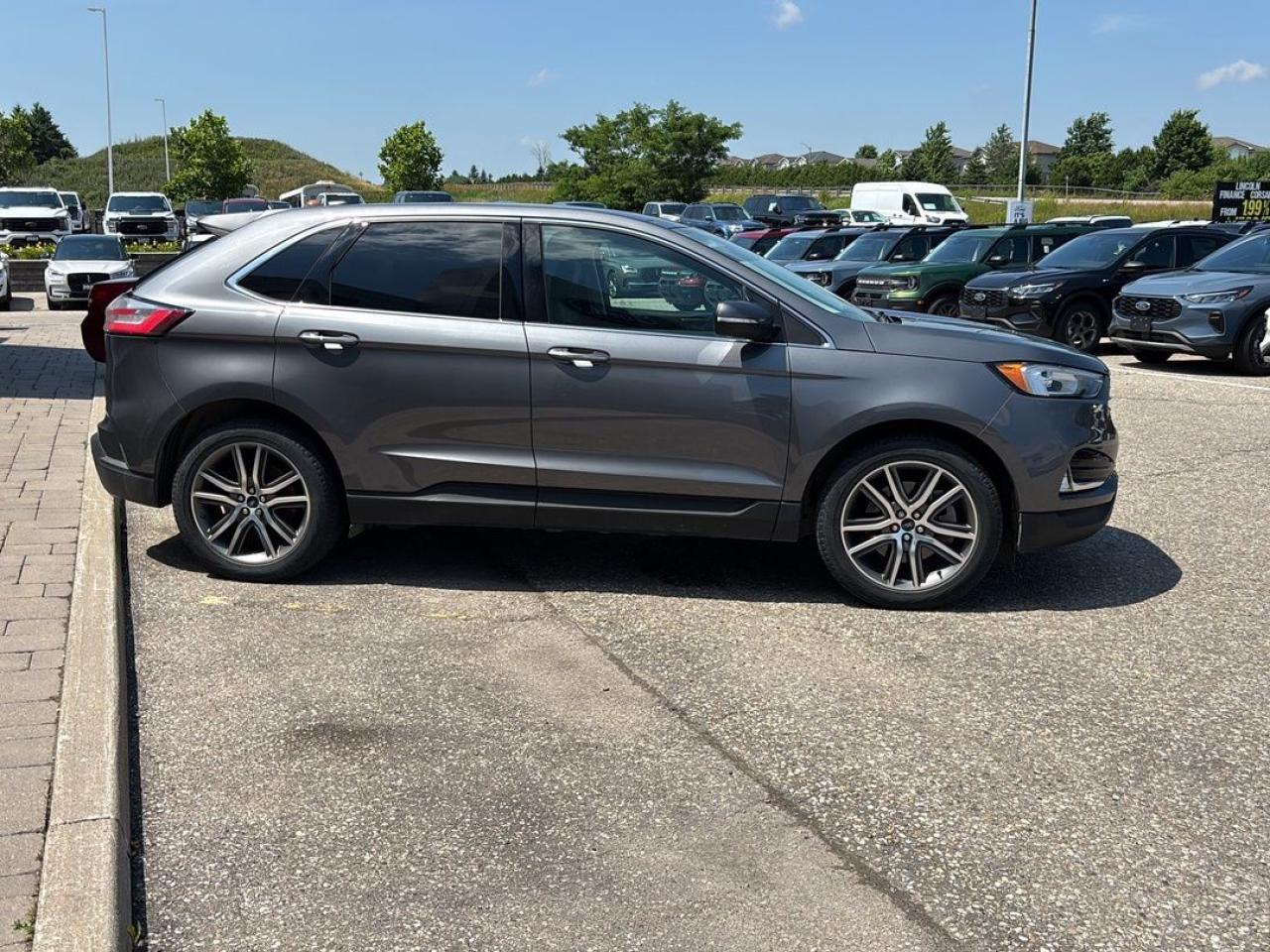 2021 Ford Edge Titanium Photo3