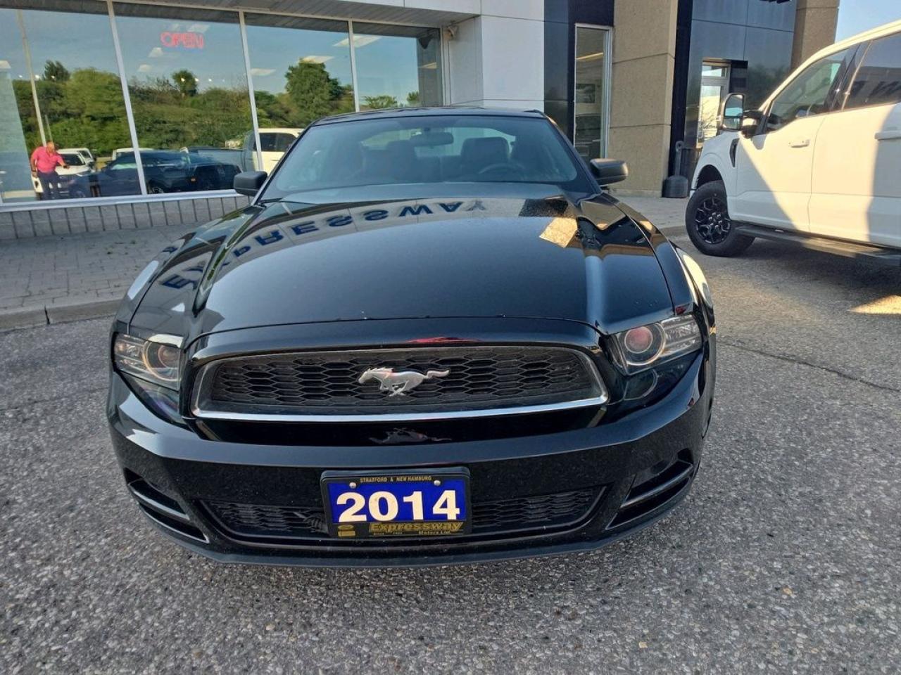 2014 Ford Mustang V6 Photo2